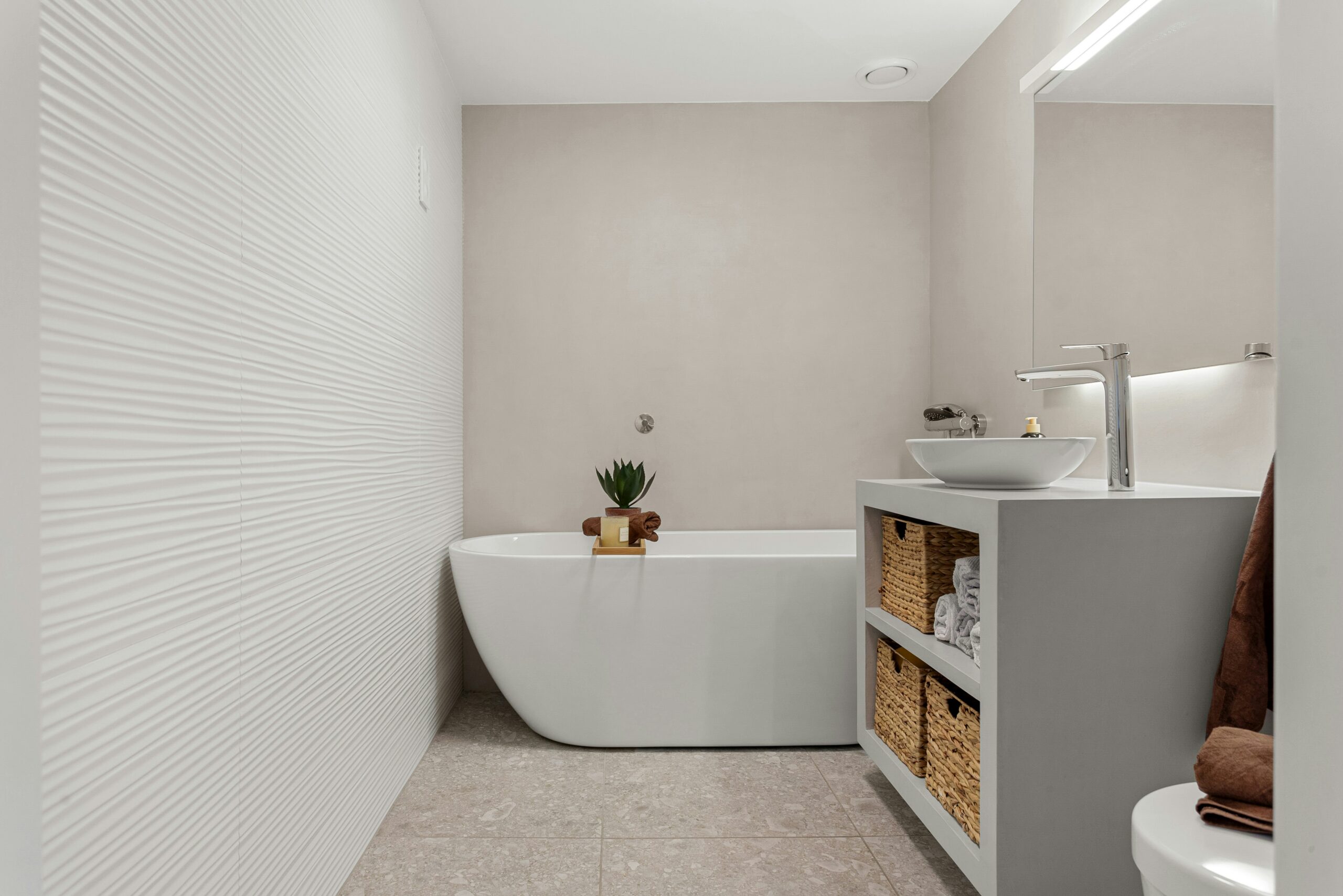 Why Your Bathtub Only Gets Hot Water (No Cold)