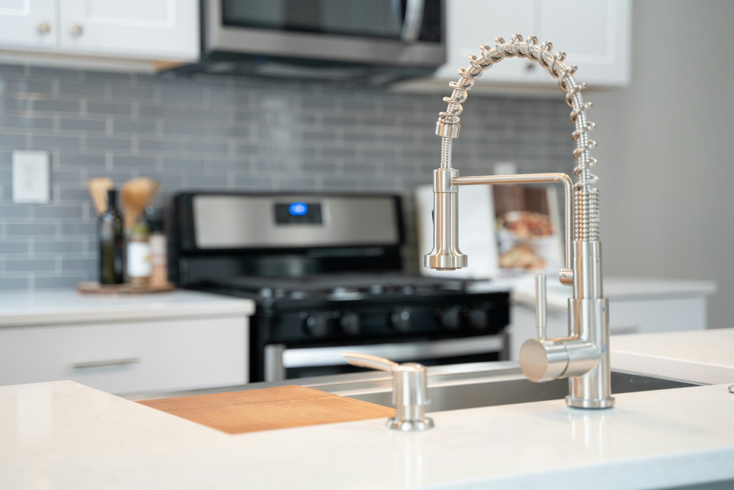 Kitchen sink problem: kitchen sink pipes rattle when tap opens