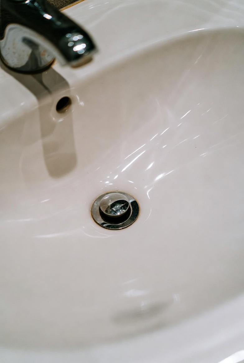 Pop-up jammed after cleaning with debris at drain seat